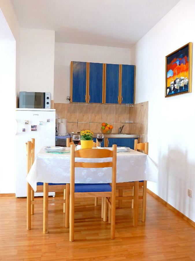 Apartments Rogulj 特罗吉尔 外观 照片
